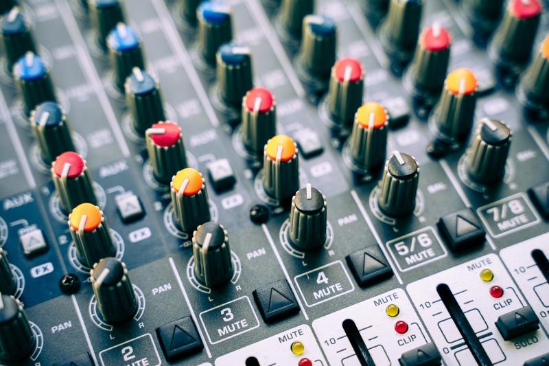 Vantagens e Usos das Capas de Som: Proteção e Qualidade Acústica