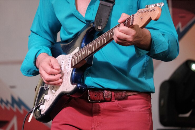 Como Escolher a Melhor Correia de Guitarra para seu Estilo Musical